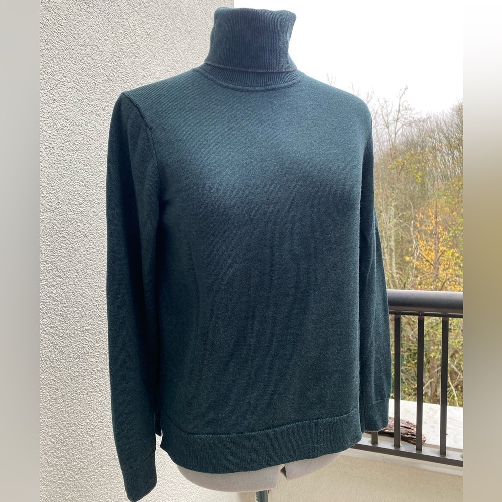 Uniqlo Wool Long sleeved dark green women’s turtleneck sweater size XL